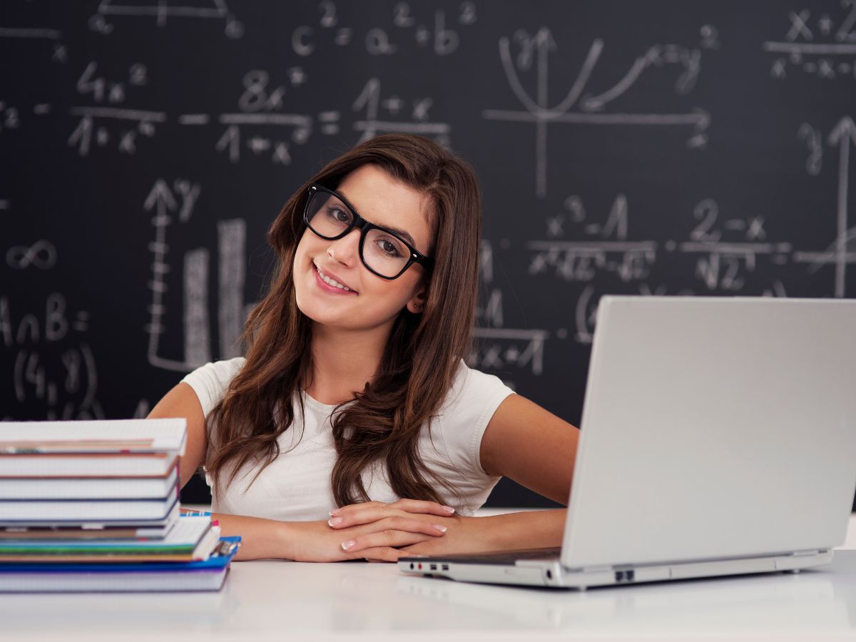 Studentin mit Laptop