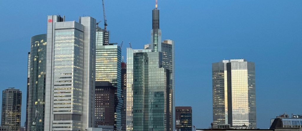 Frankfurter Skyline mit Bankenviertel – Online Mathe-Nachhilfe in Frankfurt